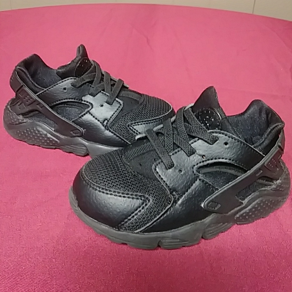 Nike all black Huarache